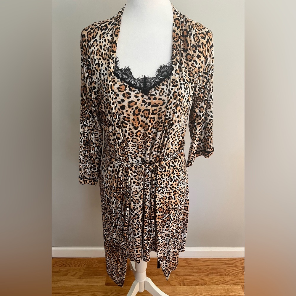 Seeing Stars Breanne Sleep & Lounge  Lace Chemise and robe set leopard print S